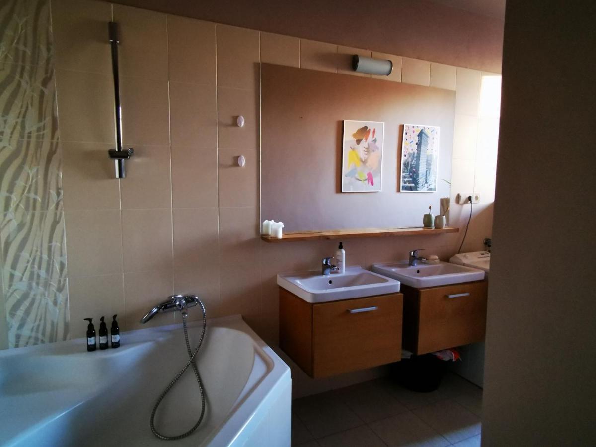 Falcon Apartment トルナヴァ エクステリア 写真